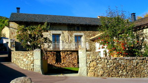 Façana Sud de la casa rural a Dorres